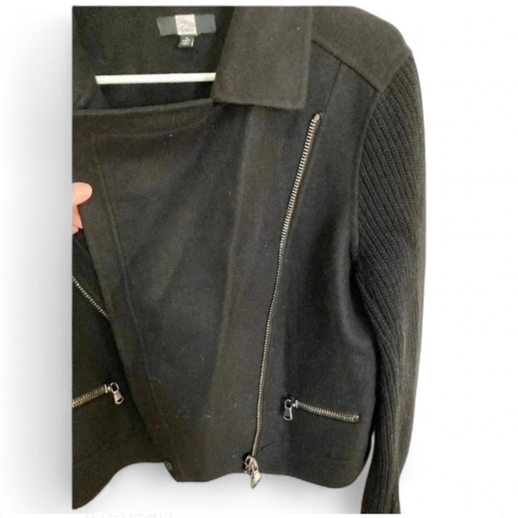 Saks Fifth Avenue I 8 - Picture 4 of 8